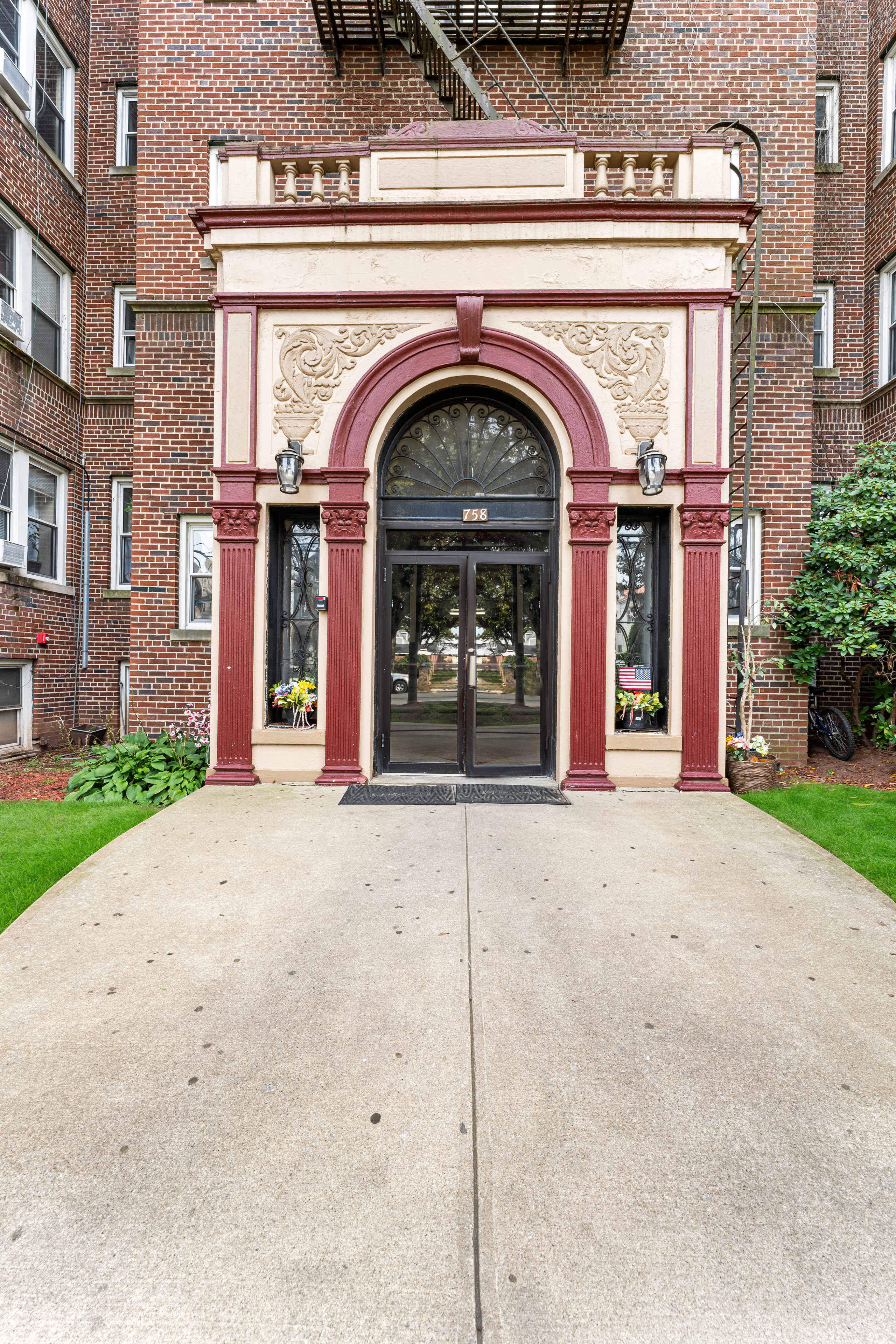 Elizabeth Condo: 758 Jersey Ave