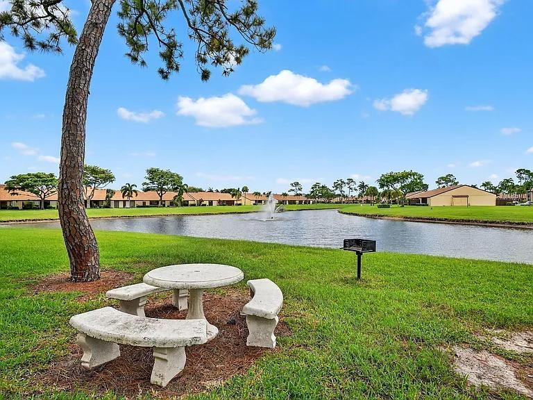 Greenacres Condo: 819 Sky Pine Way