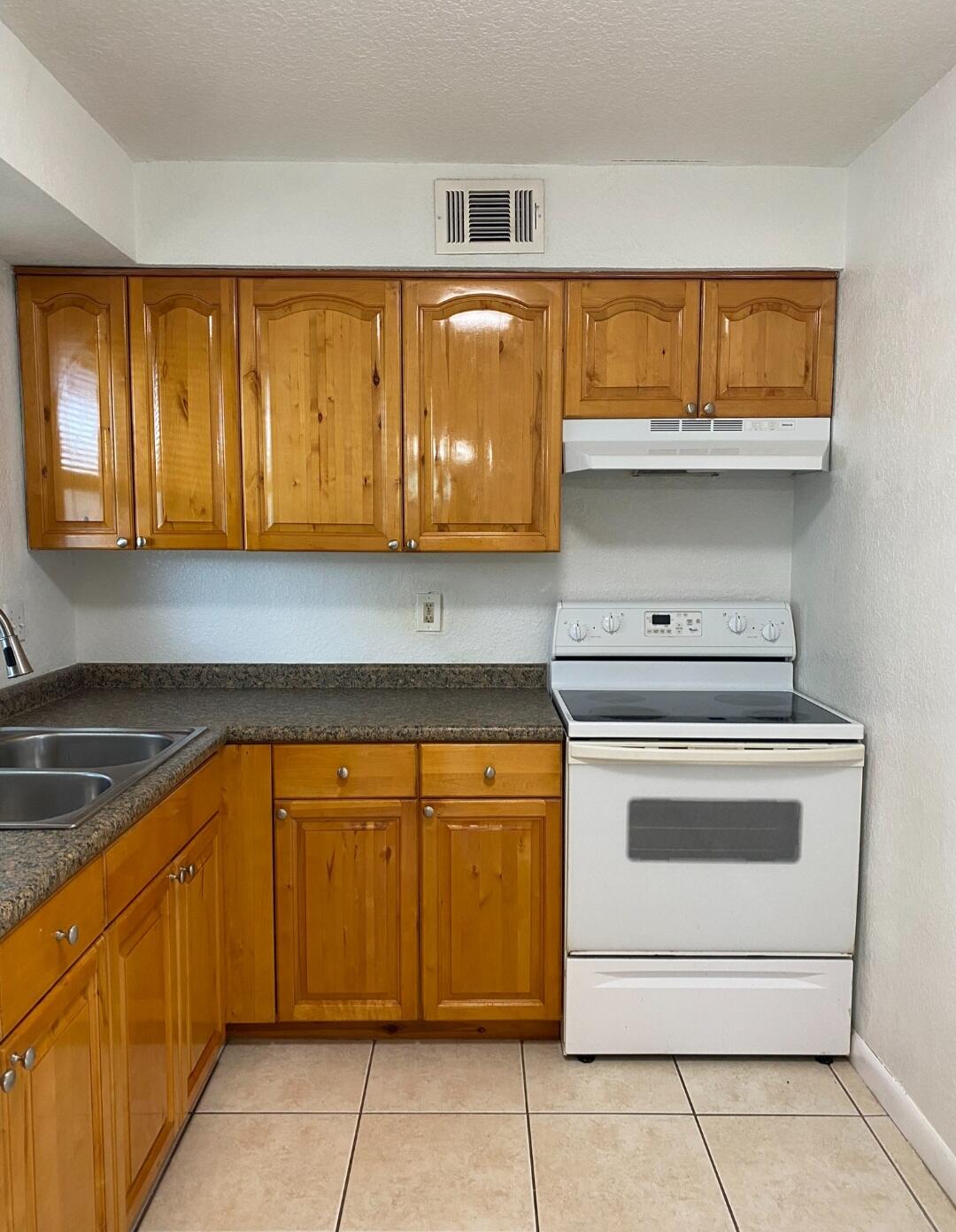 North Palm Beach Condo: 124 Yacht Club Drive