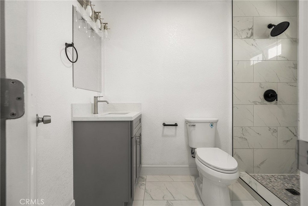 Santa Ana Condo: 825 South Shelton Street