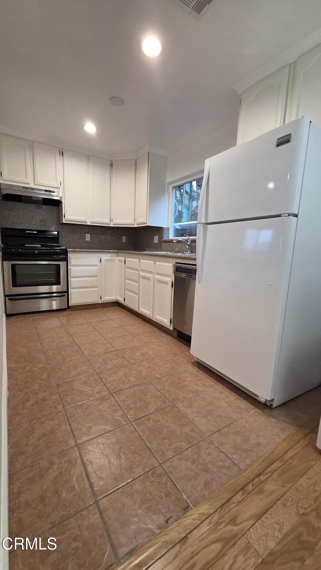 Los Angeles Condo: 3172 Larga Avenue