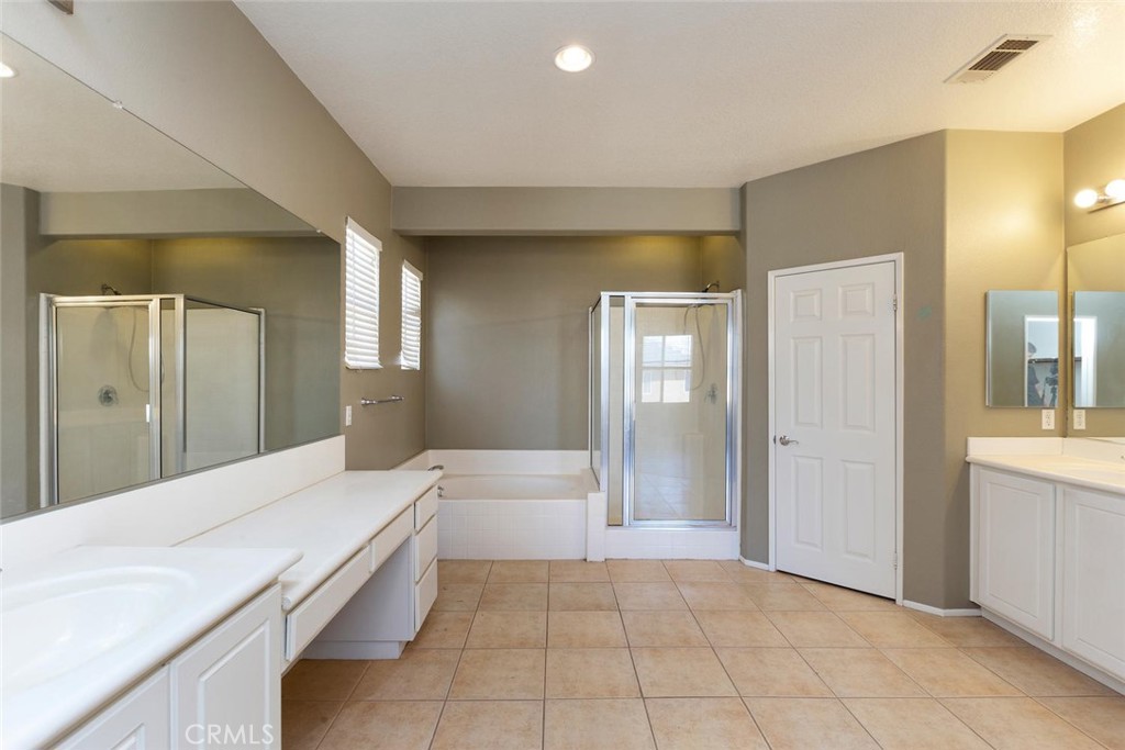 Riverside Condo: 19382 Norwich Drive