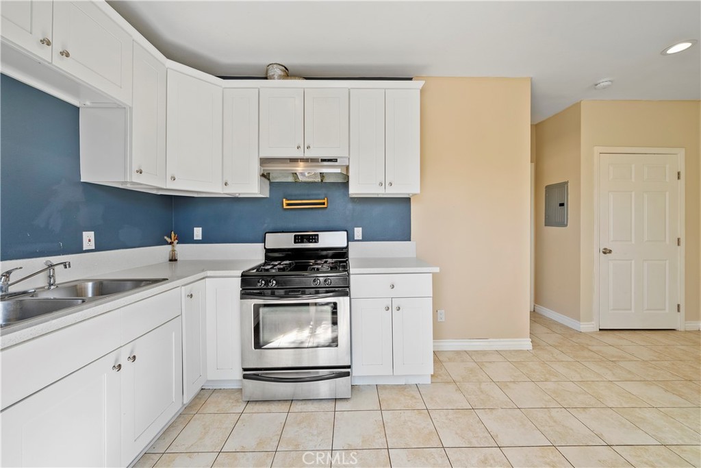 Arleta Condo: 9796 Stanwin Avenue