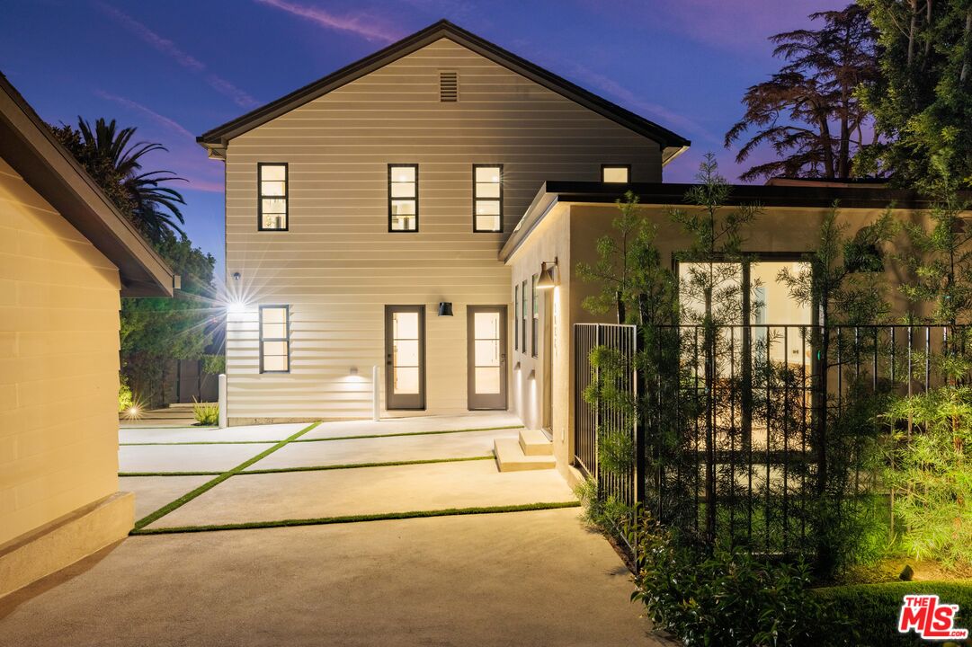 Los Angeles Condo: 1016 Manzanita Street