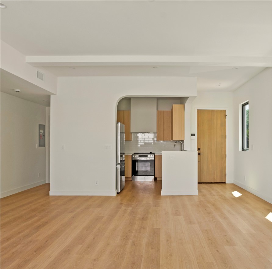 Los Angeles Condo: 2671 Benedict Street