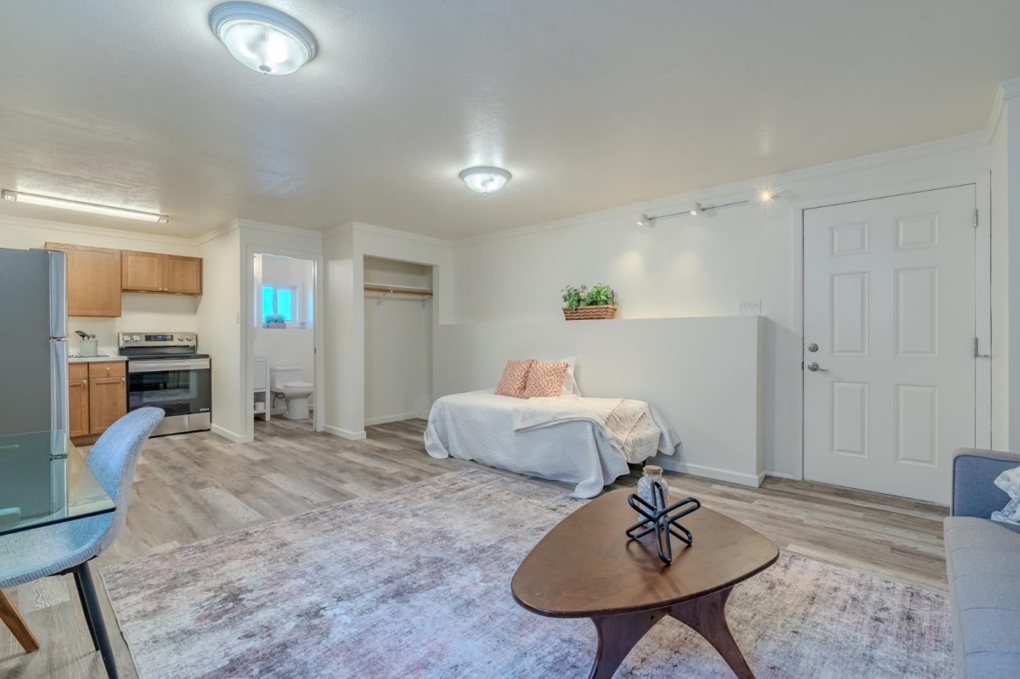 Pacifica Condo: 820 Edgemar Avenue