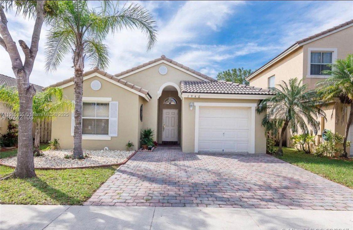 Homestead Condo: 1940 Southeast 14th Court