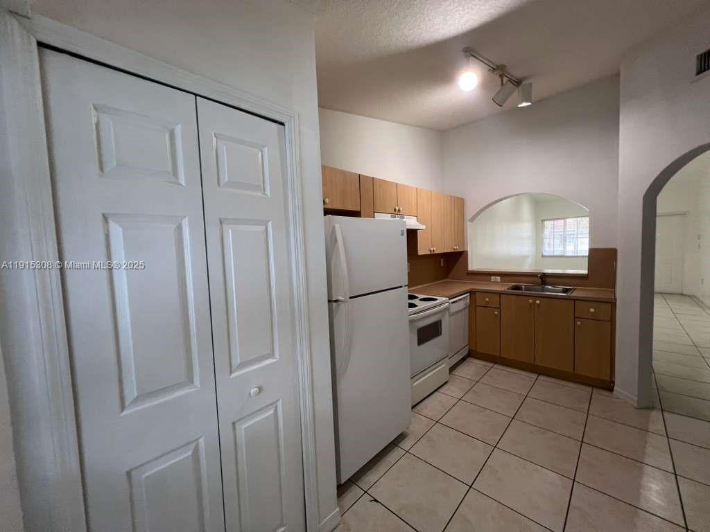 Homestead Condo: 1261 Southeast 31st Court