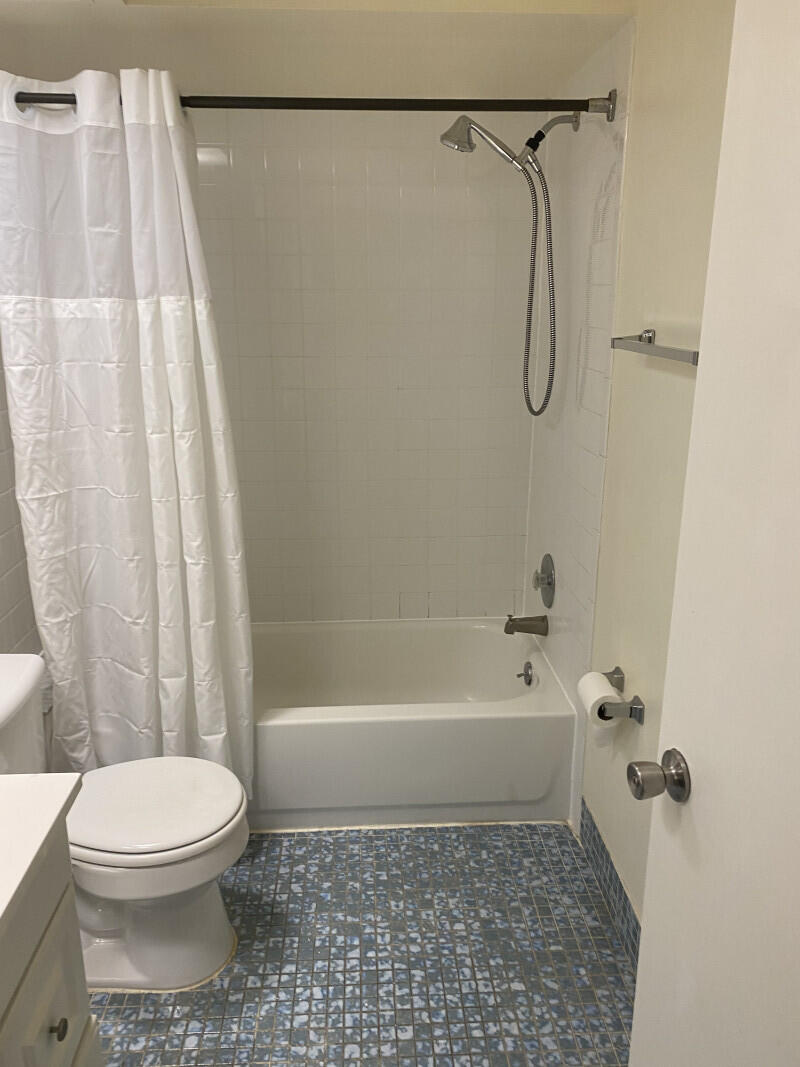 North Palm Beach Condo: 201 Castlewood Drive