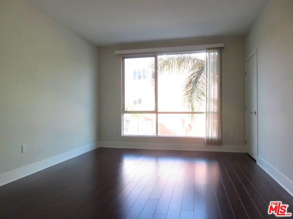 Glendale Condo: 220 East Broadway