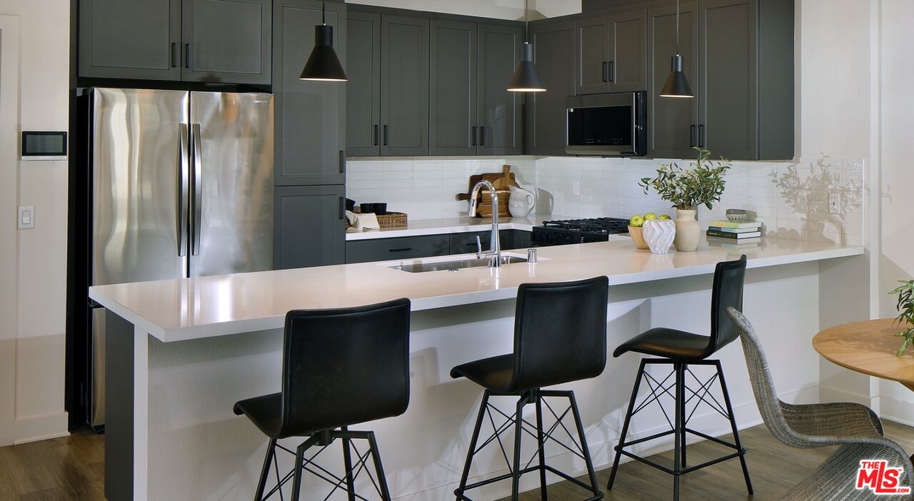 Fontana Condo: 13995 Foothill Boulevard