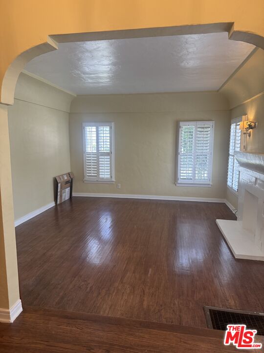 Los Angeles Condo: 4116 Garthwaite Avenue