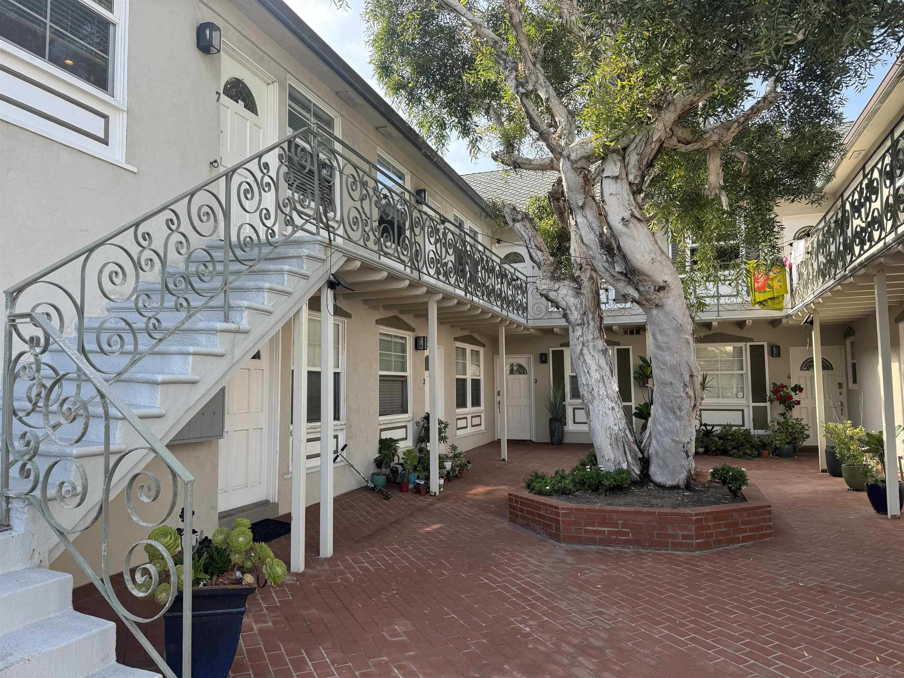 La Jolla Condo: 215 Bonair Street