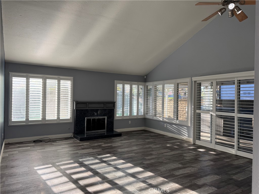 Valencia Condo: 25639 Avenida Jolita