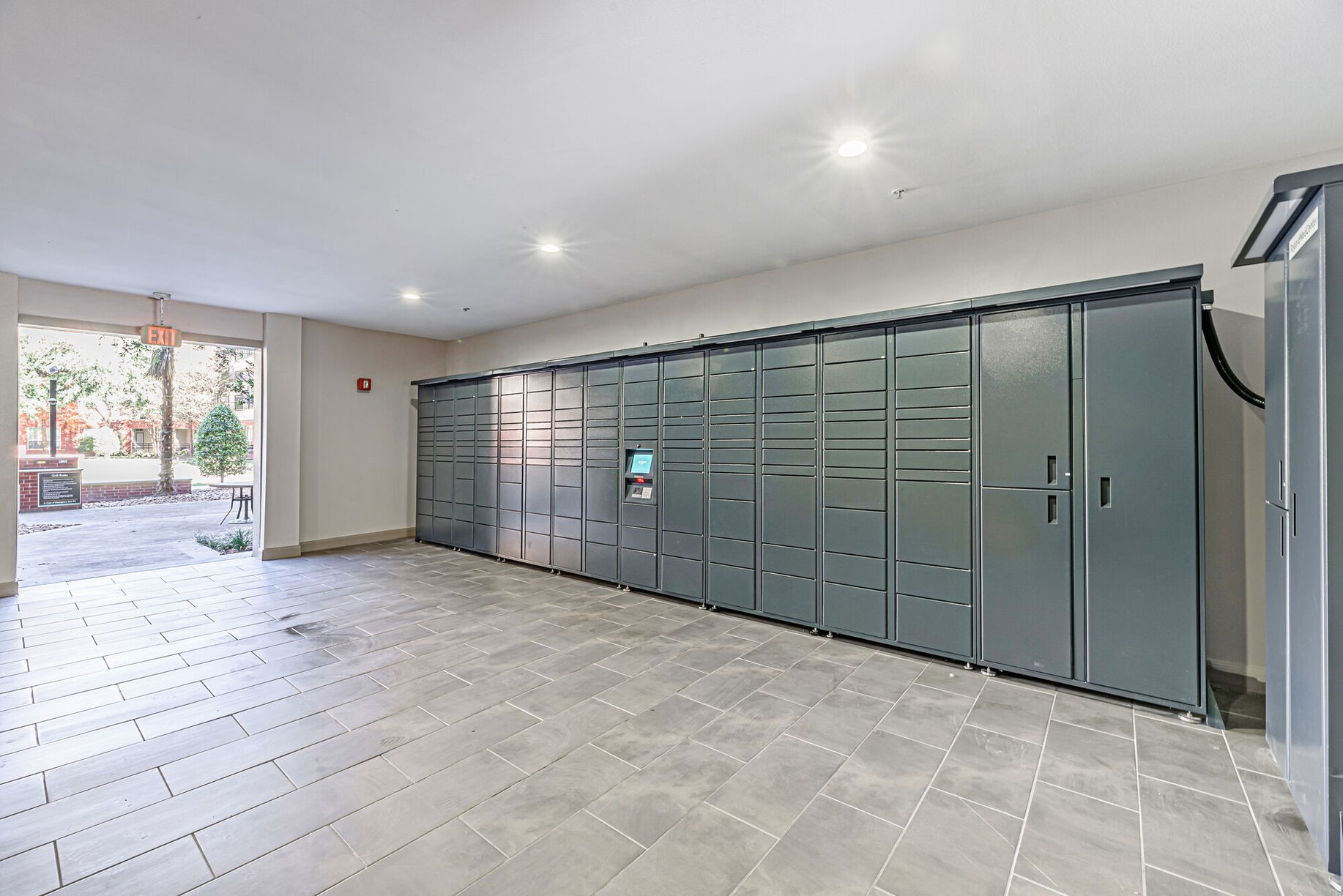 Houston Condo: 8877 Lakes At 610 Drive