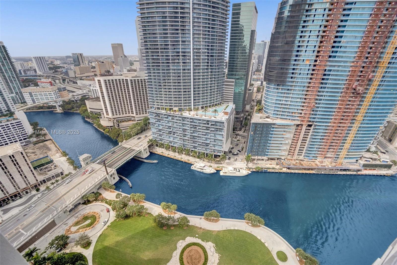 Miami Condo: 475 Brickell Avenue