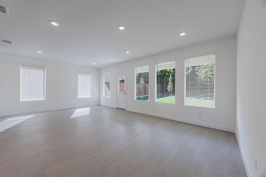 Providence Village Condo: 2005 Nokota Parkway