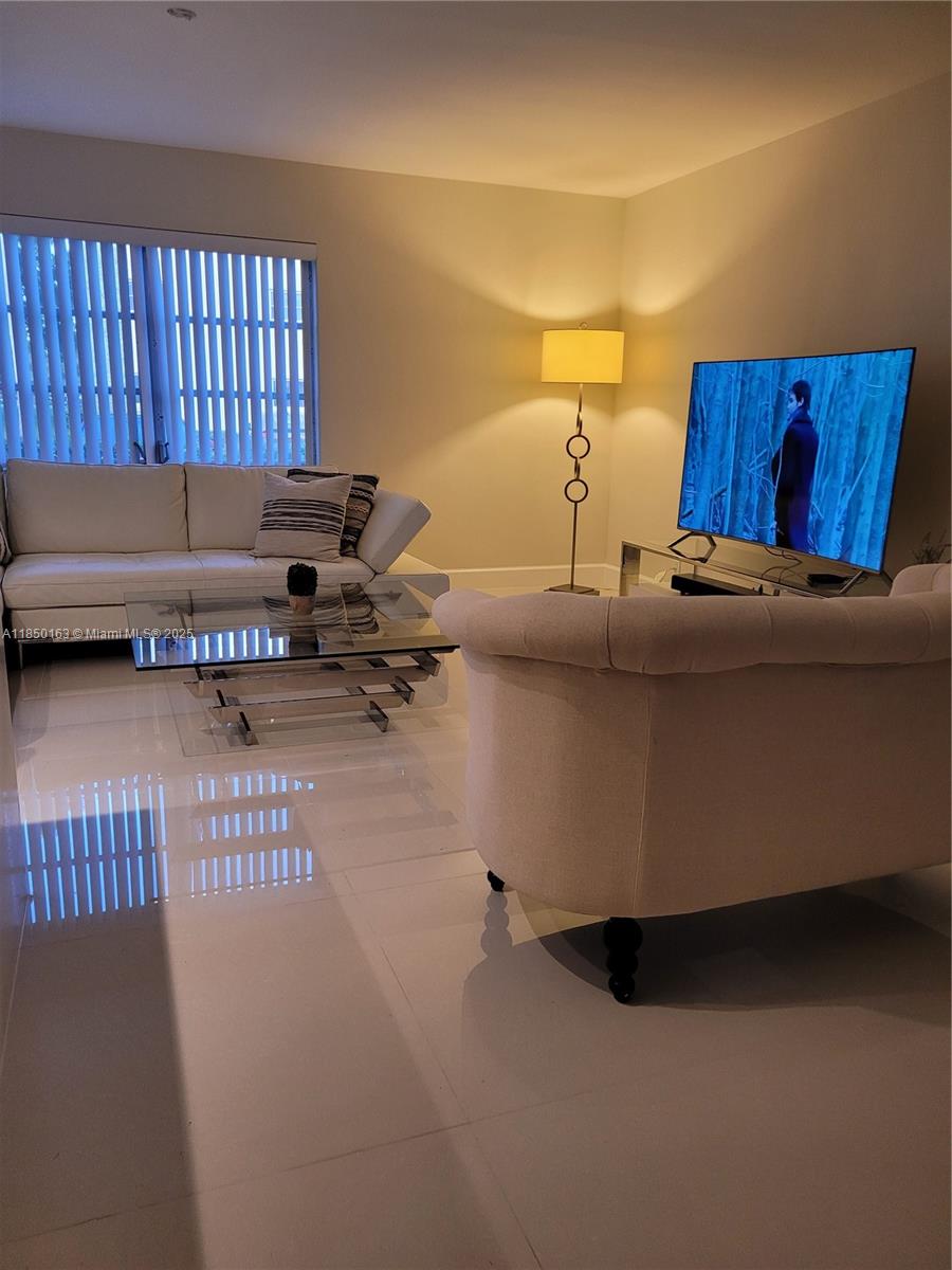 Davie Condo: 8101 Southwest 24th Court