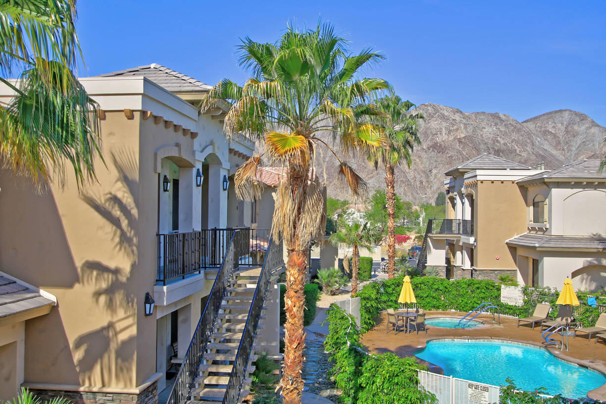 La Quinta Condo: 50630 Santa Rosa Plaza