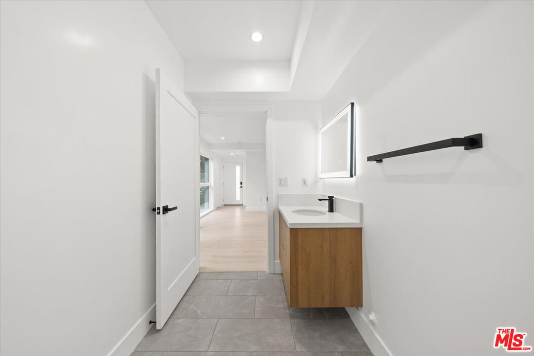 Los Angeles Condo: 4922 South Centinela Avenue