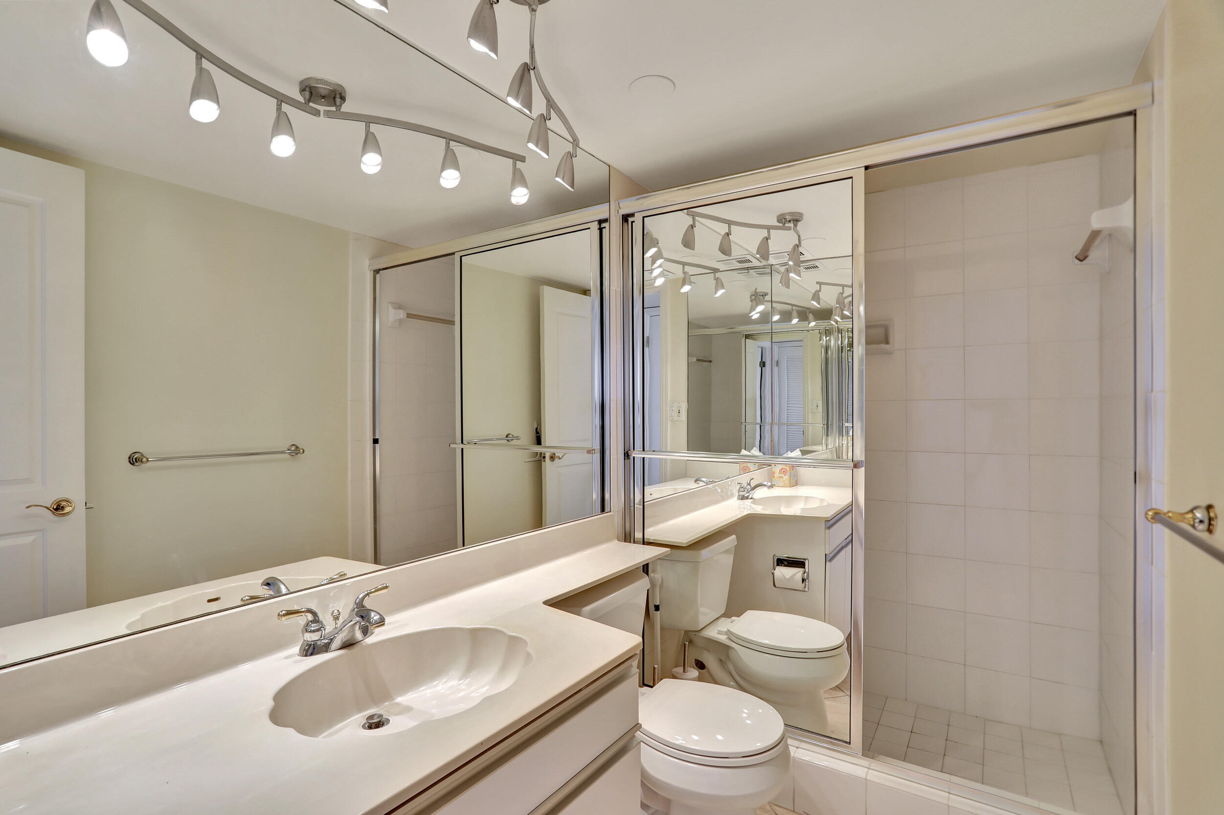 Hillsboro Beach Condo: 1021 Hillsboro Mile