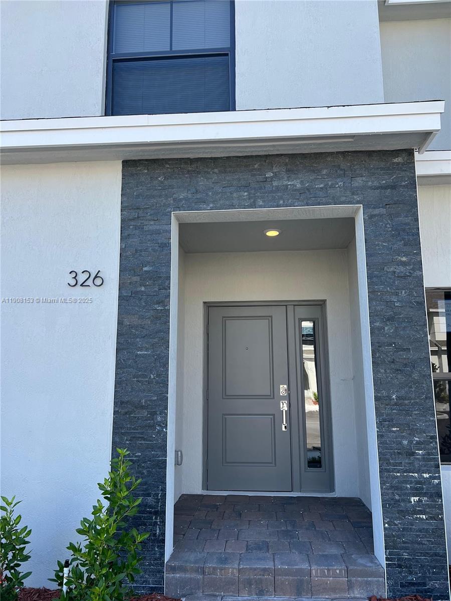 Florida City Condo: 326 Northeast 1st Street