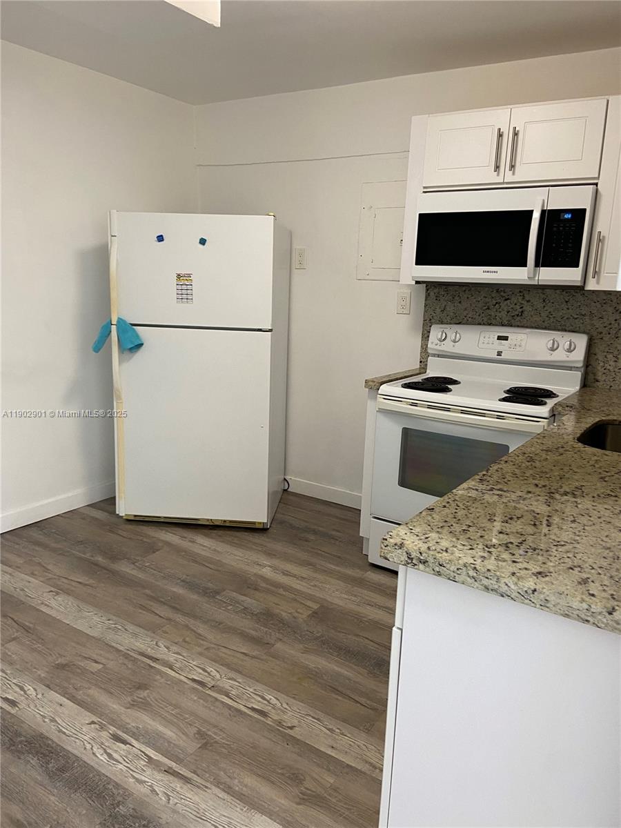 Hialeah Condo: Trojan Park
