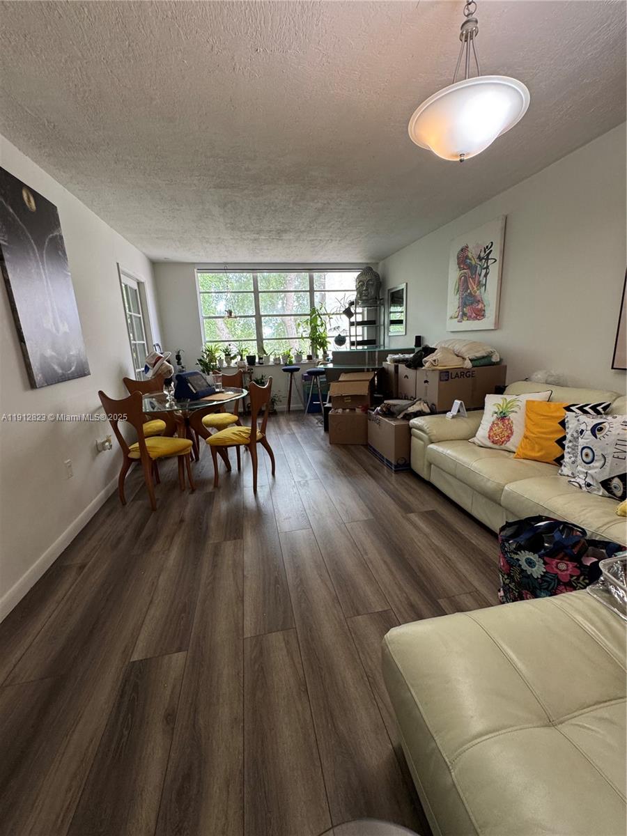 Davie Condo: 9495 Evergreen Place