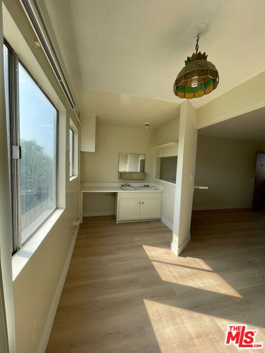 Los Angeles Condo: 571 Fairview Avenue