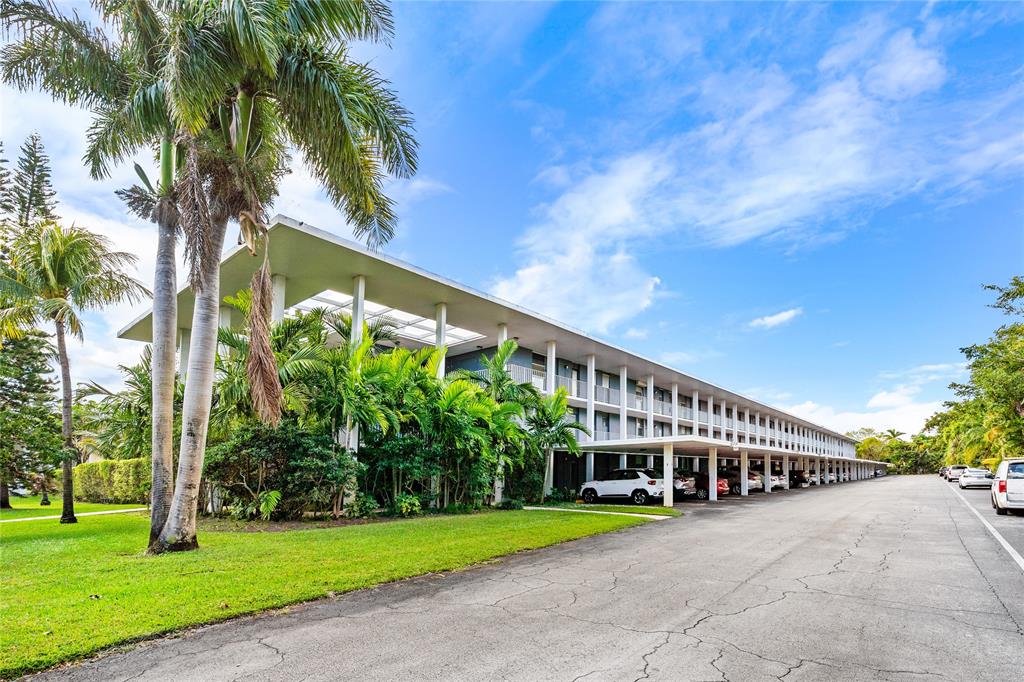 Deerfield Beach Condo: 777 Southeast 2nd Avenue