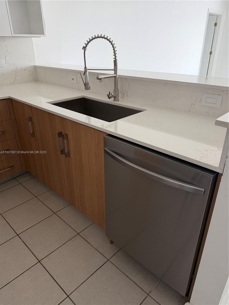 Hollywood Condo: 140 South Dixie Highway