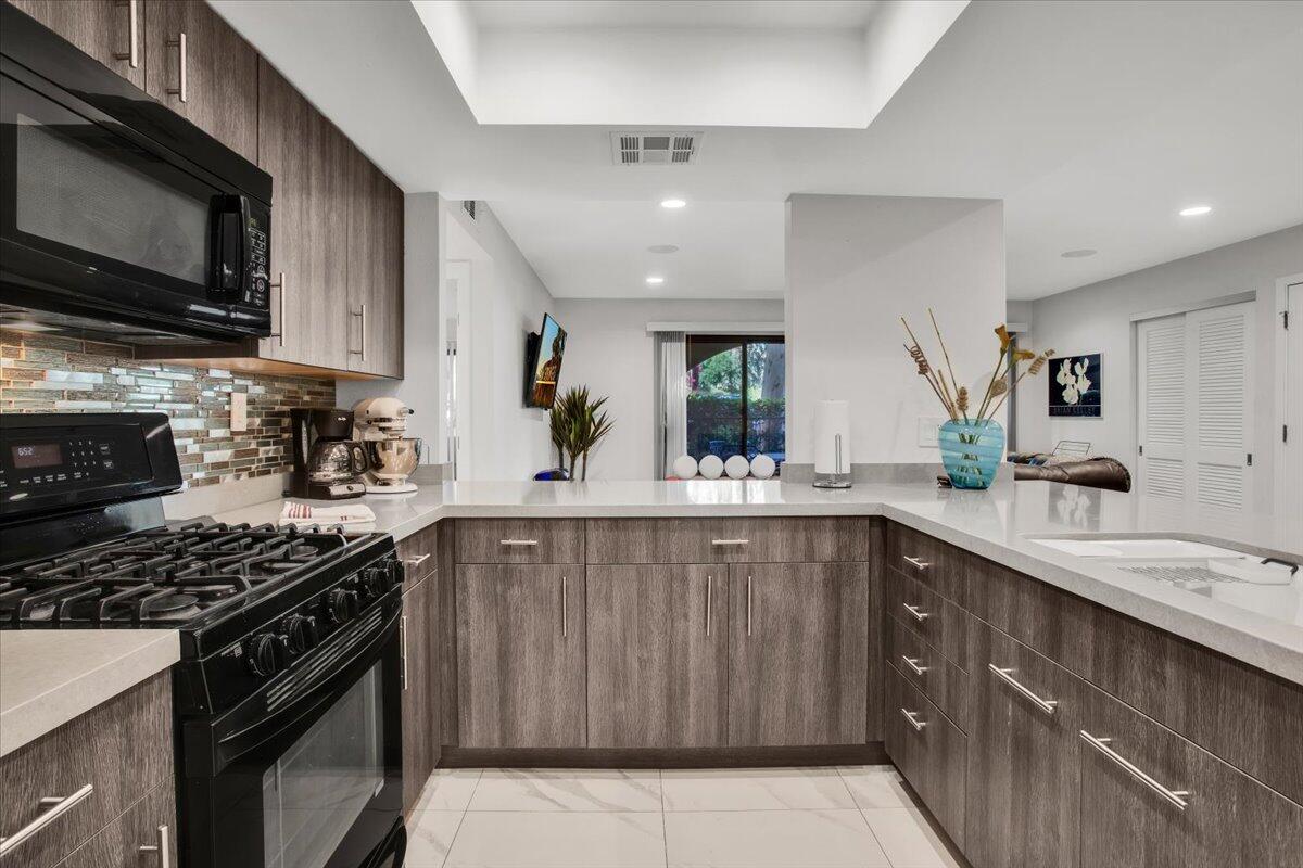 Palm Springs Condo: 200 East Racquet Club Road