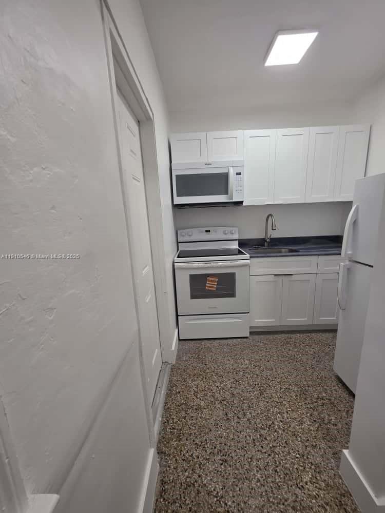 Hollywood Condo: 1948 Fillmore Street