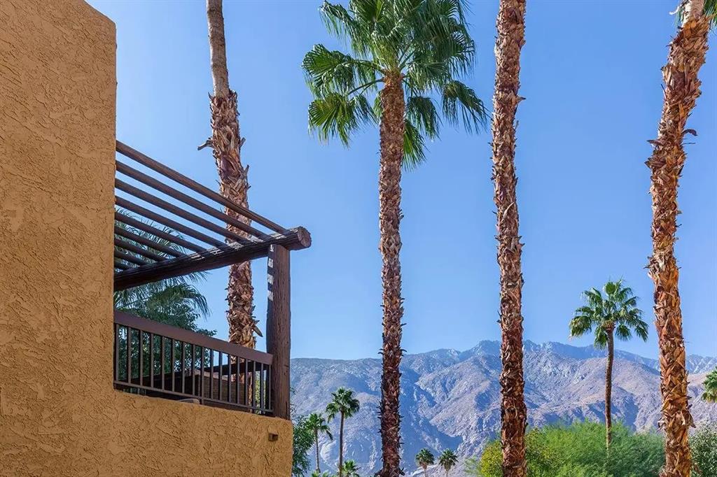 Palm Springs Condo: 392 East Stevens Road