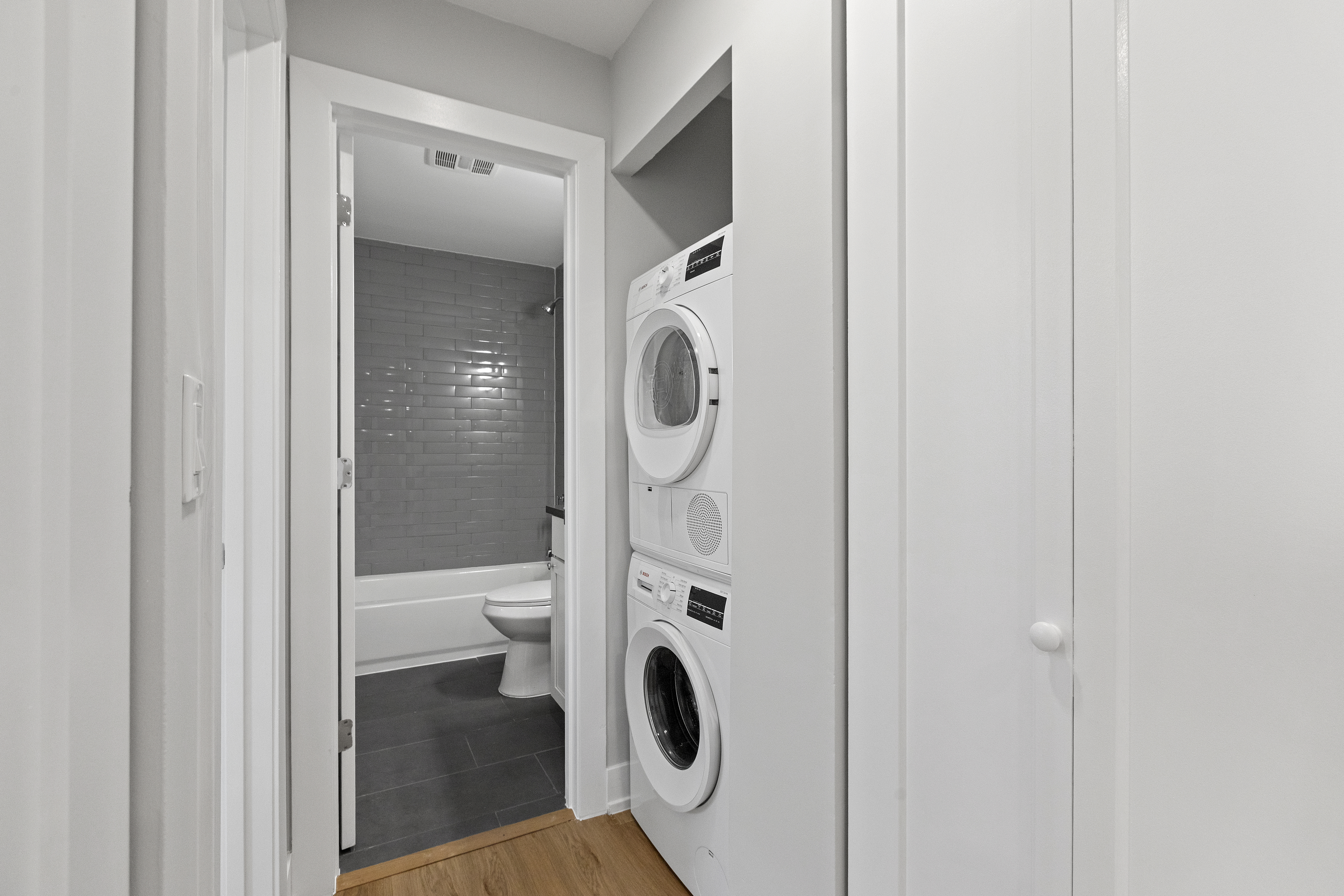 Chicago Condo: 530 W Aldine Ave