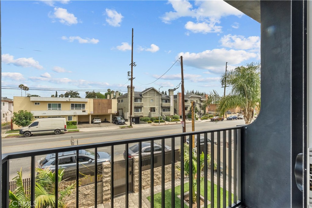 Van Nuys Condo: 13942 Vanowen Street