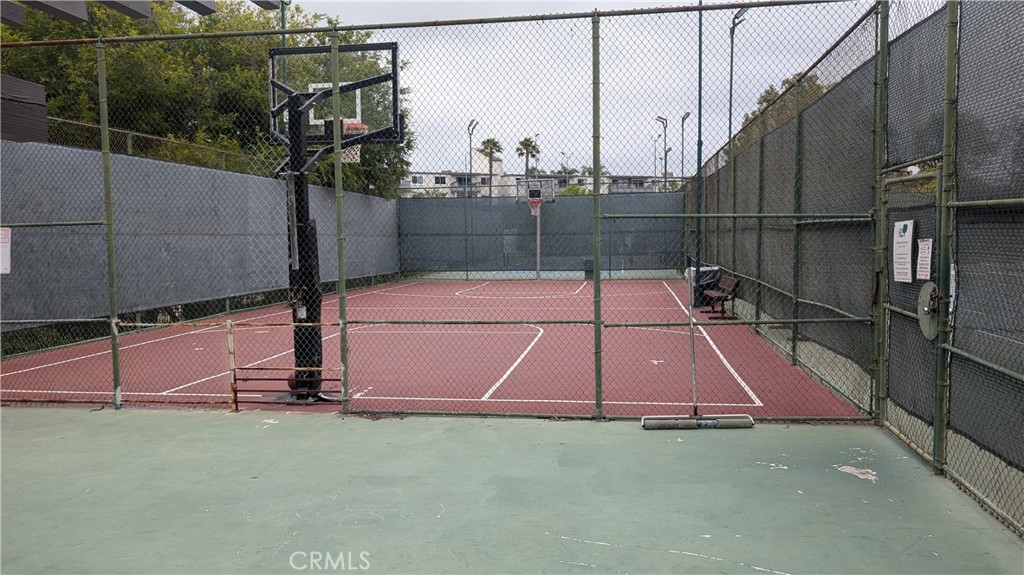 Playa del Rey Condo: 8640 Gulana Avenue