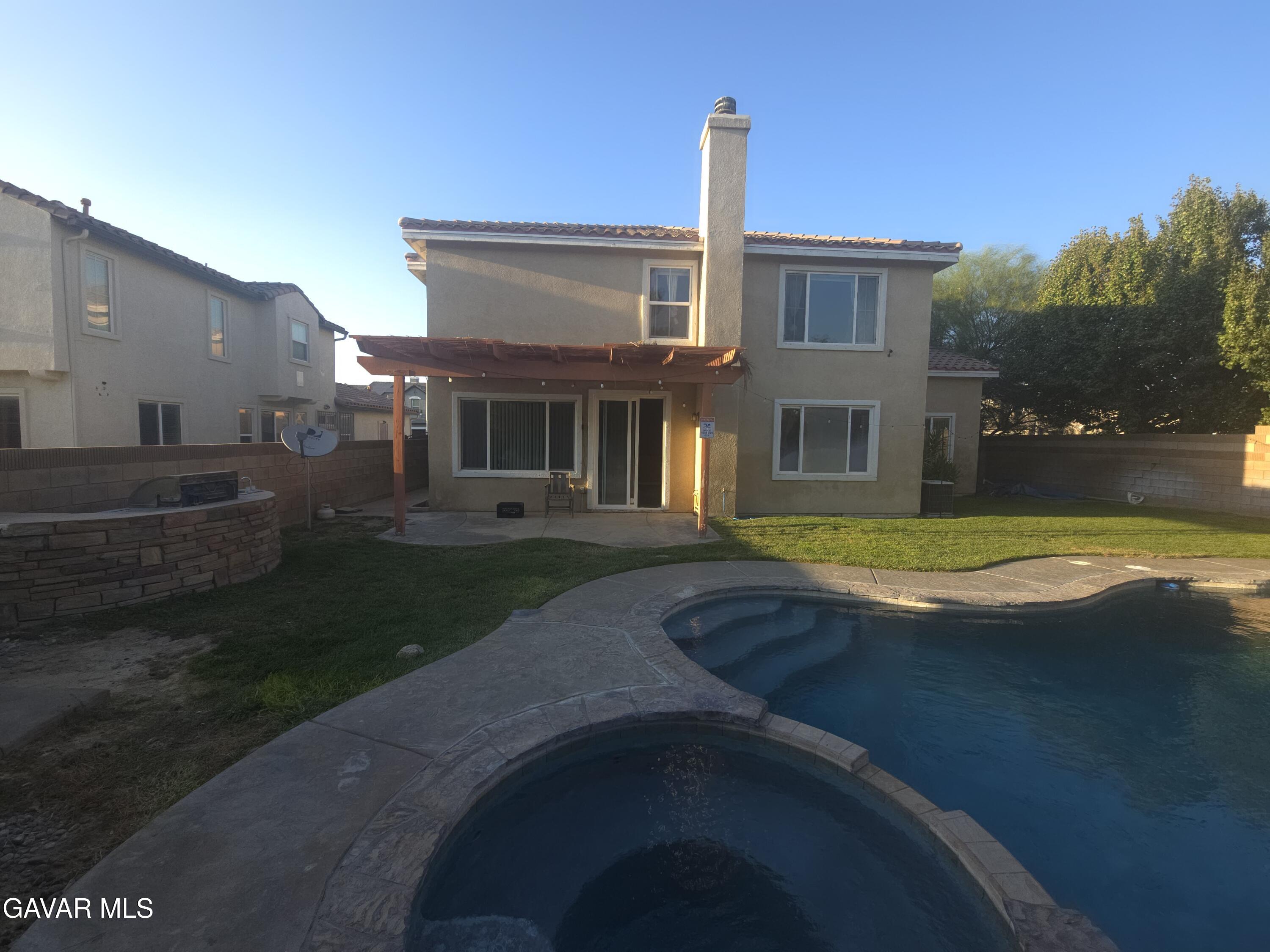 Lancaster Condo: 4230 Edam Street