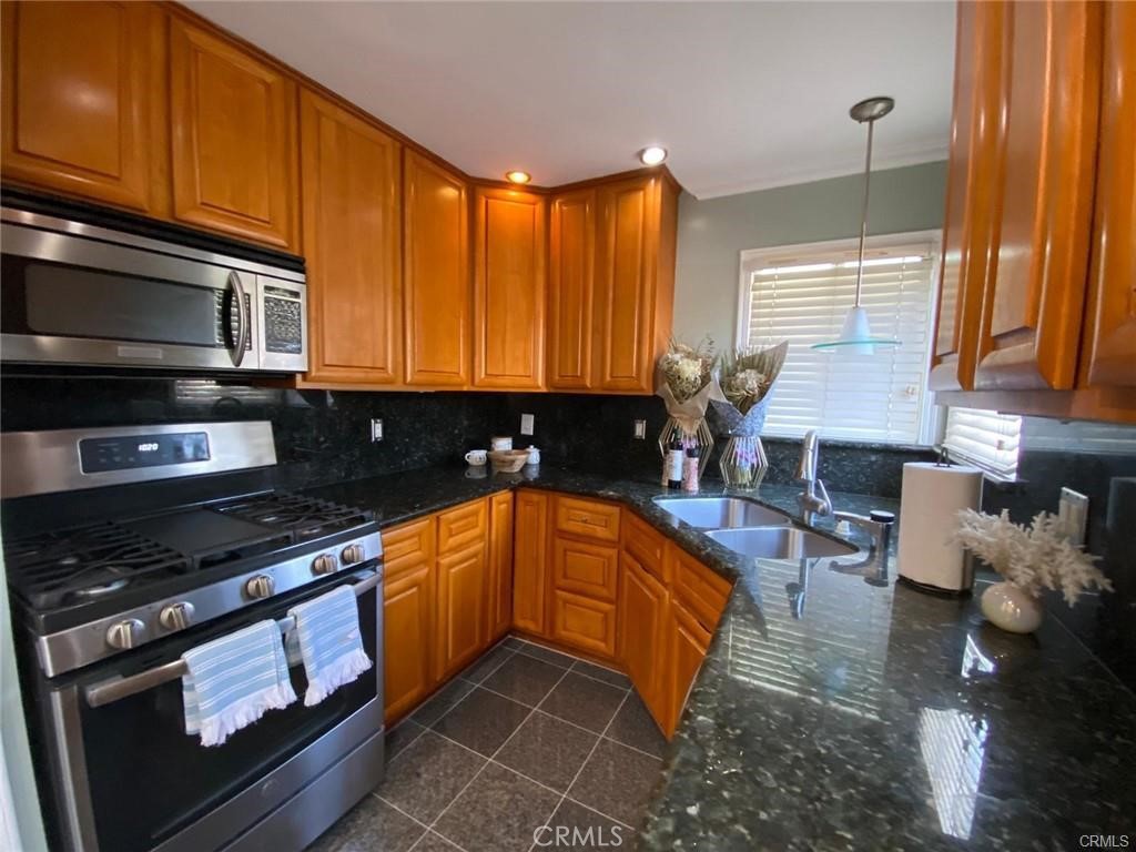 Oakland Condo: 2702 99th Avenue