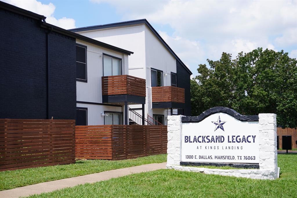 Mansfield Condo: 1300 East Dallas Street