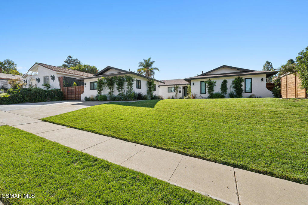 Thousand Oaks Condo: 16 B Alamar Street