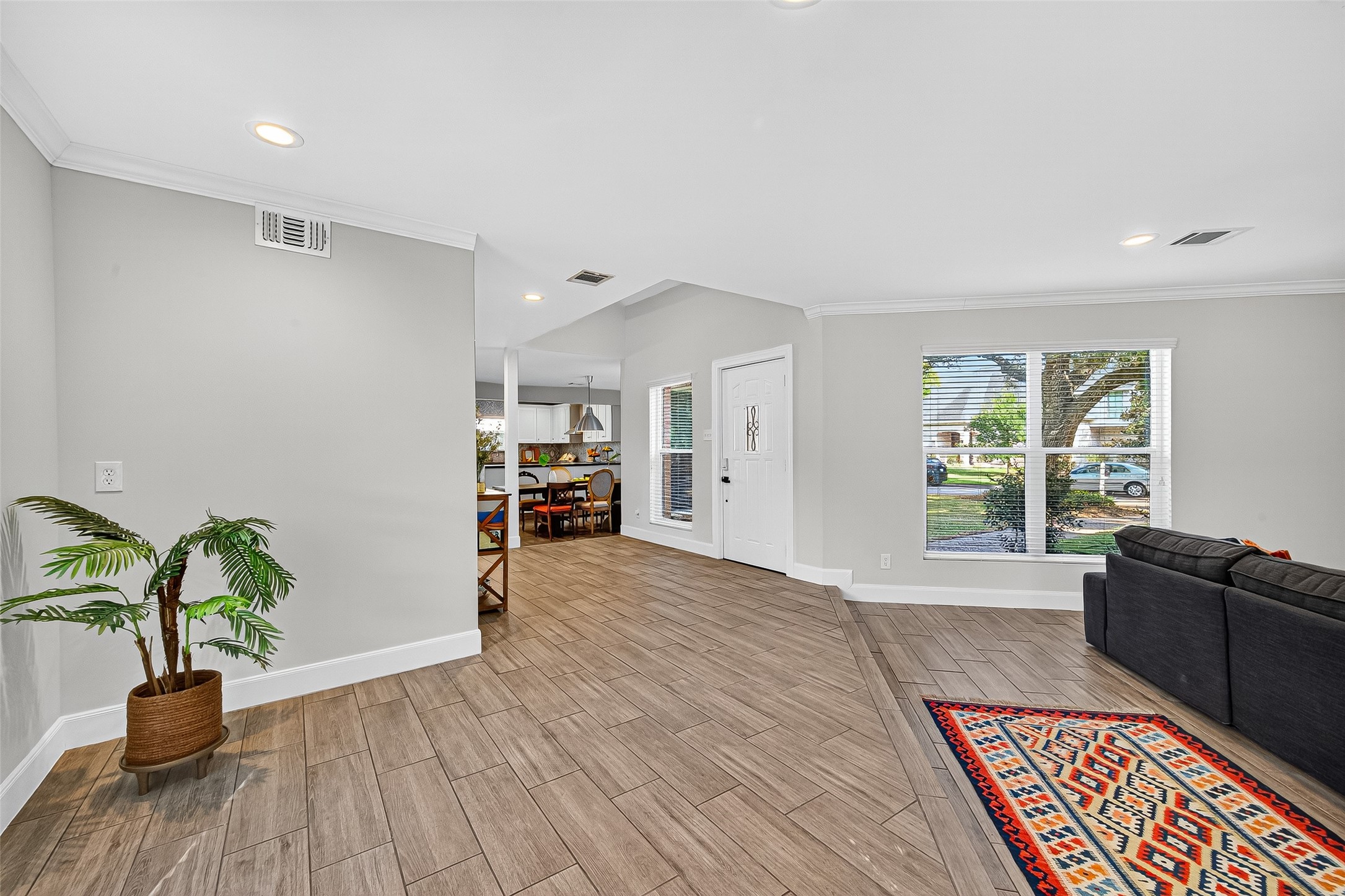 Houston Condo: 818 Silvergate Drive