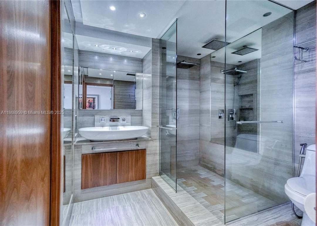 Miami Beach Condo: 401 Ocean Drive