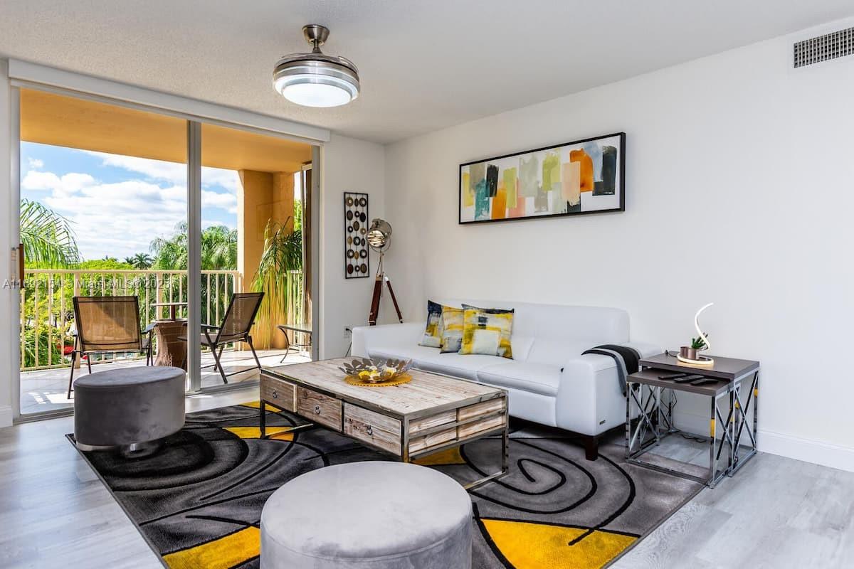 Aventura Condo: 19999 East Country Club Drive