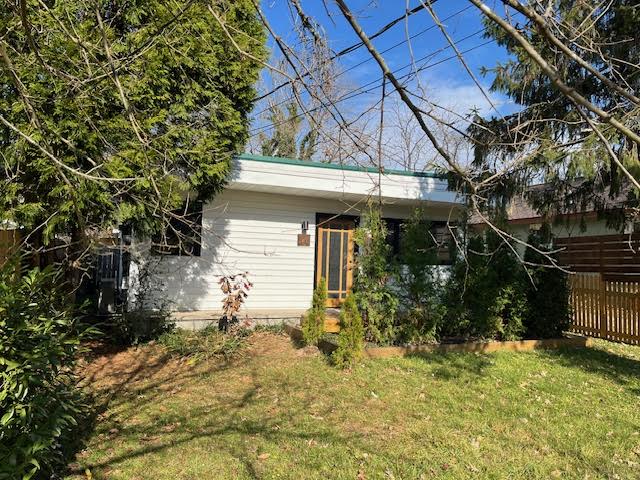Hendersonville House: 226 Substation Street