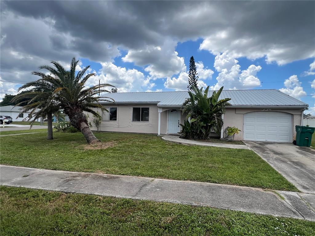 Port Charlotte Condo: 334 Aylesbury Lane Northeast