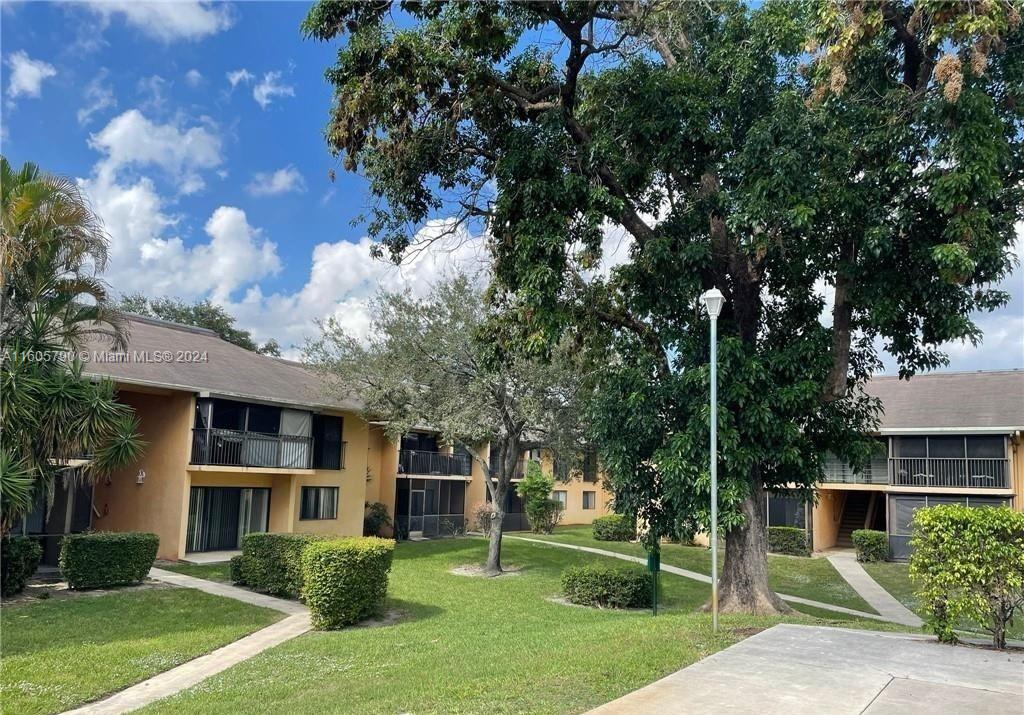 Hollywood Condo: 5855 Washington Street