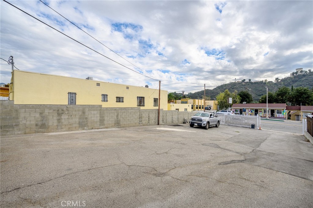 Tujunga Condo: 6923 Foothill Boulevard