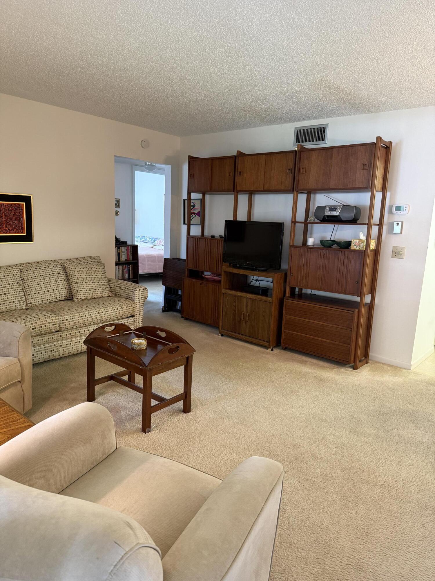 Greenacres Condo: 422 Pine Glen Lane