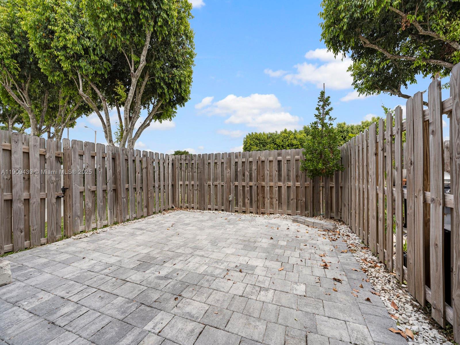 Homestead Condo: 2723 Southeast 17th Street